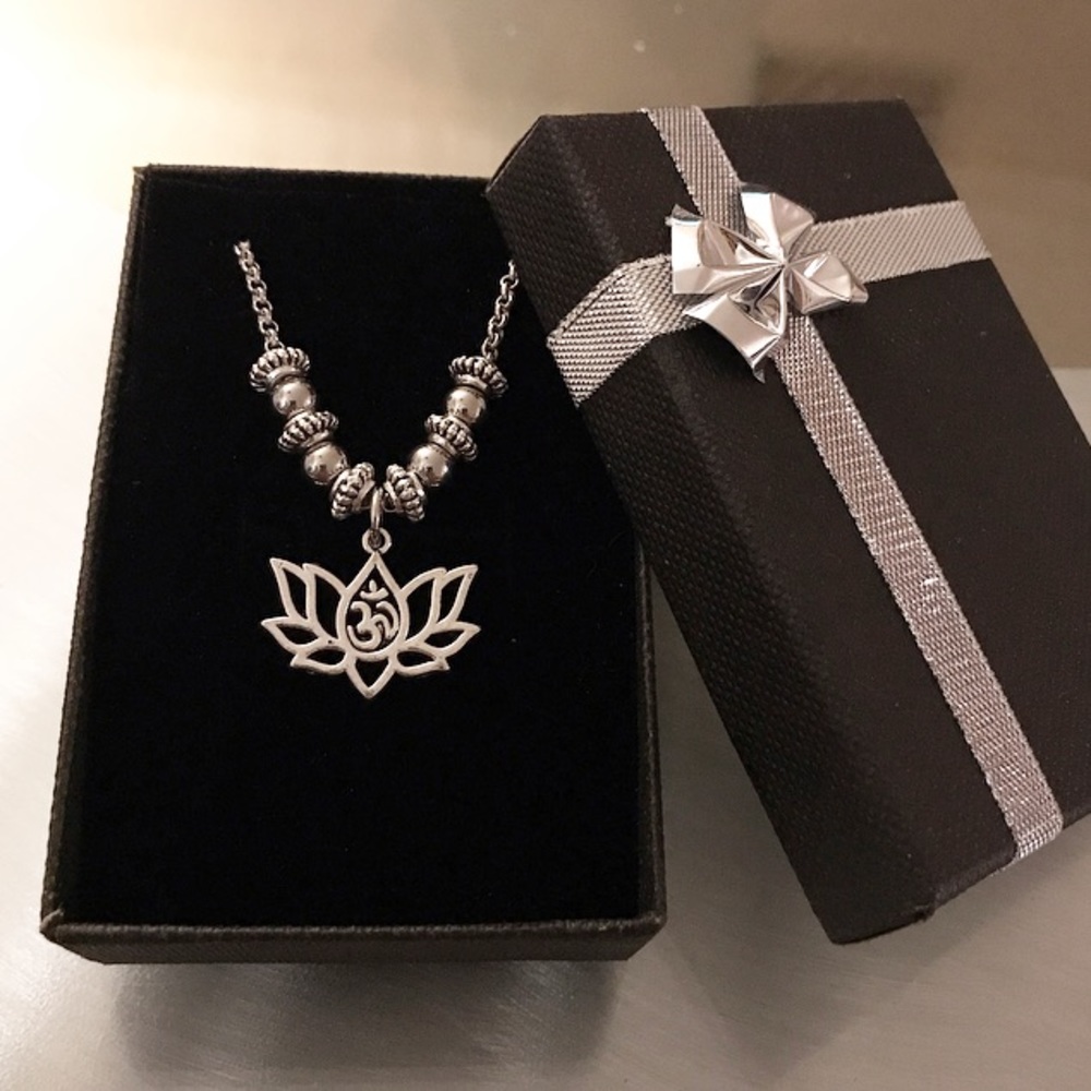 🔴SALE ! lotus flower om sign steel chain necklace - Picture 3 of 7